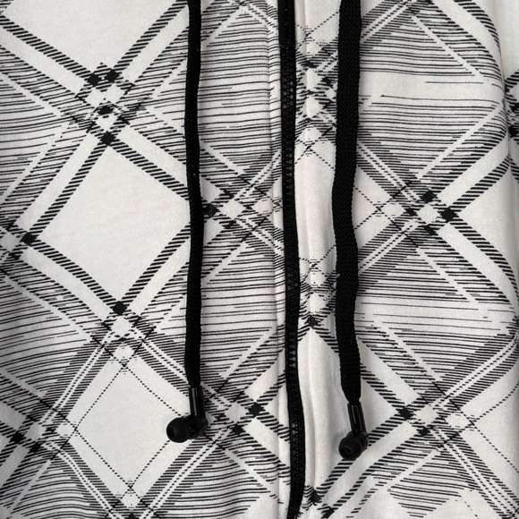 hoodiebuddie Black and White Plaid Hoodie size L Earbuds Tested Zippered - Picture 4 of 8